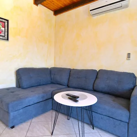 Mara 1838 Apartment *