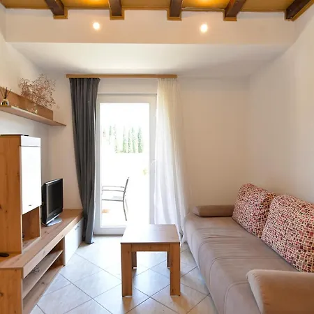 Mara 1838 Apartment *
