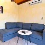 Mara 1838 Apartment *