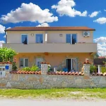 Mara 1838 Apartmán